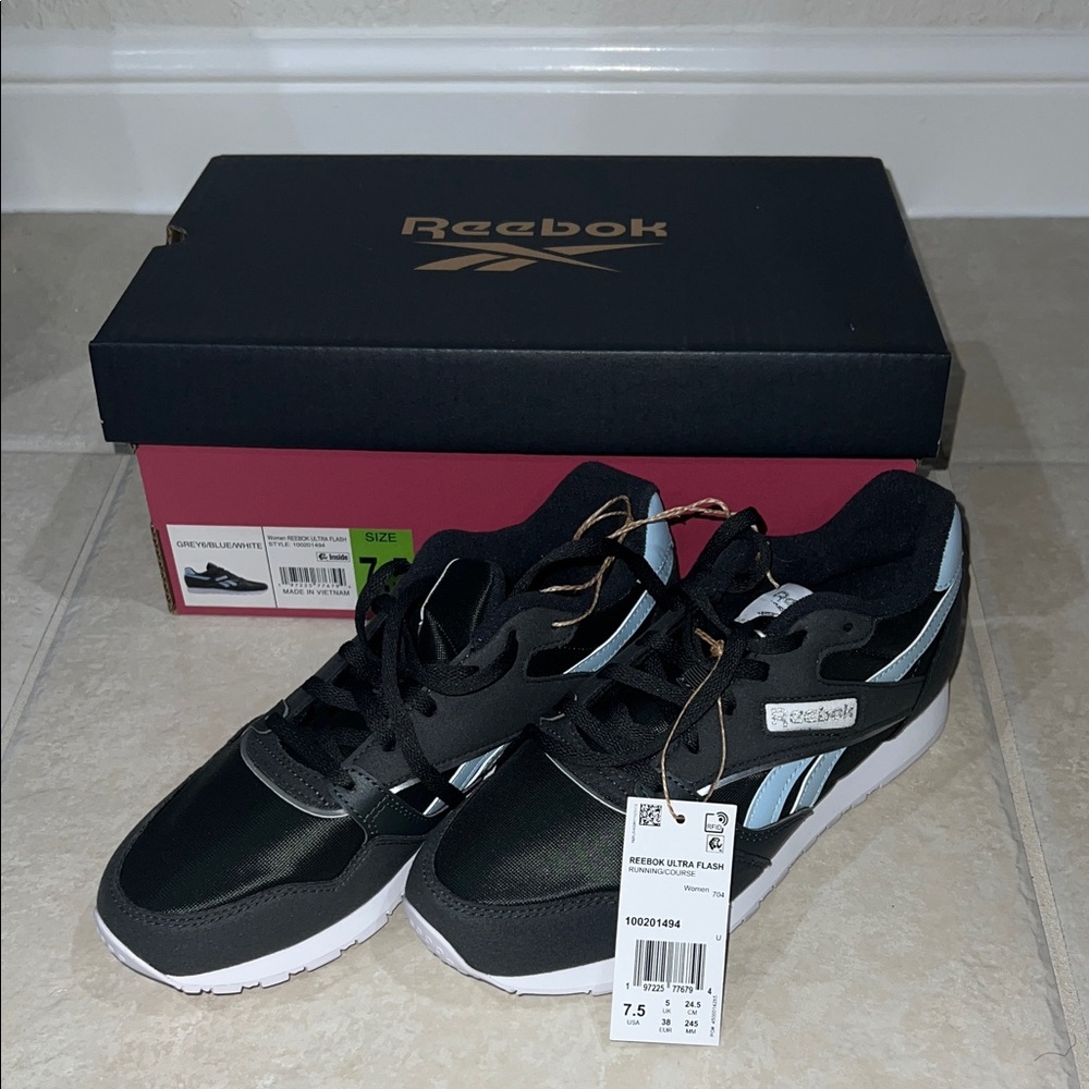 Reebok Classic Black and White Trainers size 7.5